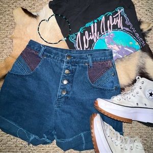 Super cute two toned vintage Stefano shorts! 🃏🪩